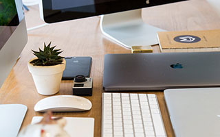 LOL赛事解说风格：分析不同解说的特点与风格，lol赛事解说能赚多少钱